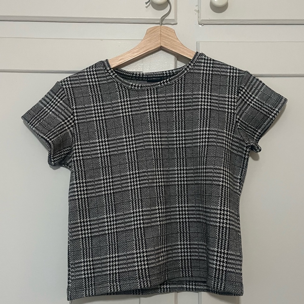 Brandy Melville White Black Plaid Cropped Shirt One Size